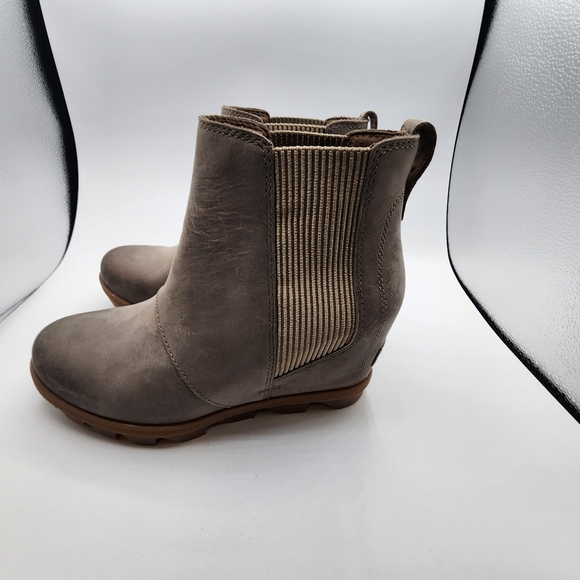 Women's Joan Of Arctic Wedge II Chelsea Bootie Size 6 Khaki - Picture 8 of 13